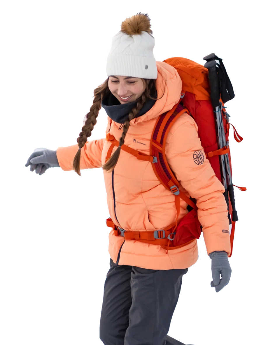 женщина в одежде Outventure