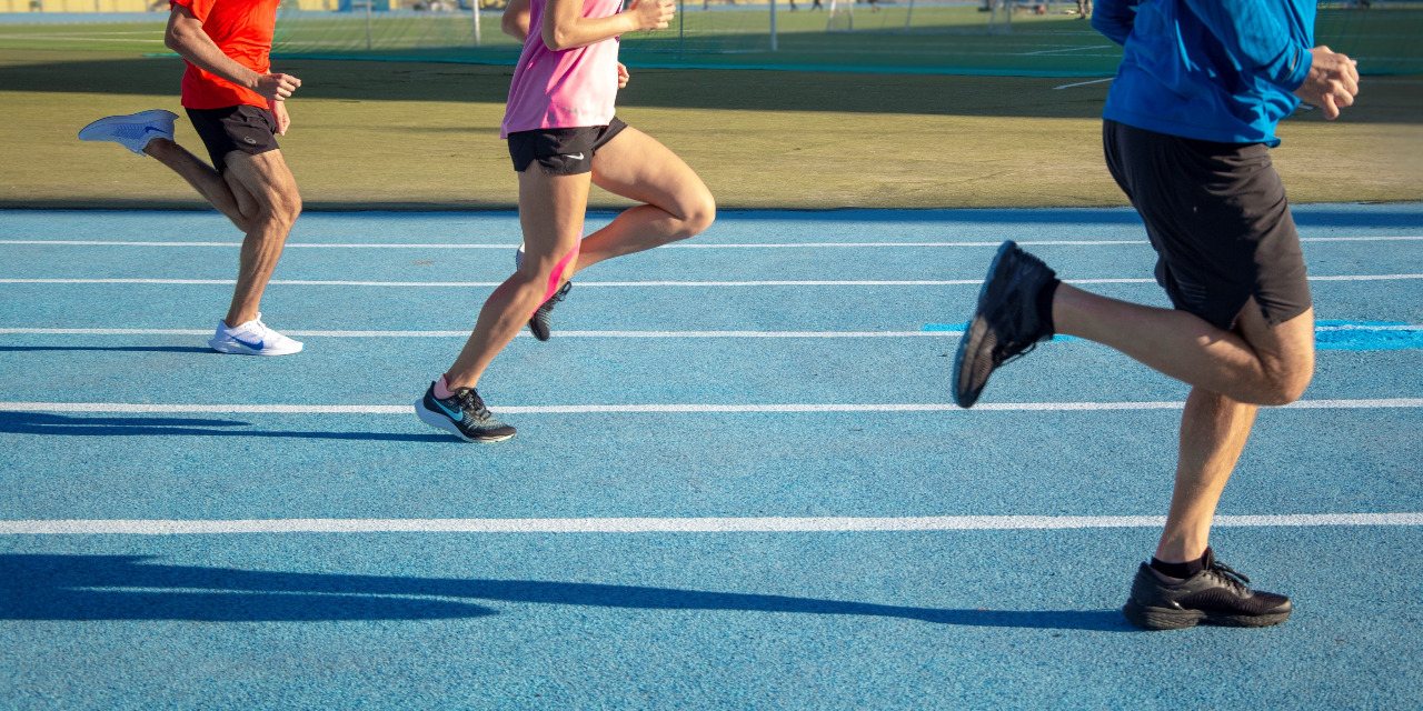 Стипль чез бег. Relay olympic. Спринтерский бег. Бег с тягой. Тяга для бега.